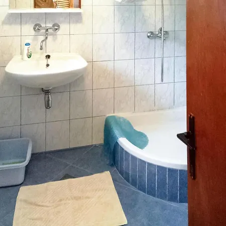 Prázdninový dům Cozy In With Kitchen Olib
